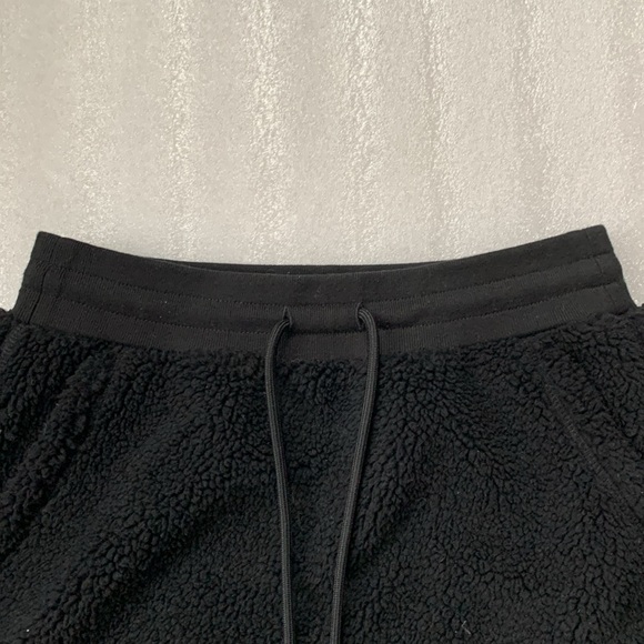 NEW no tag Uniqlo Skirt XS size. Super warm, perfect for cold seasons. - Picture 5 of 8